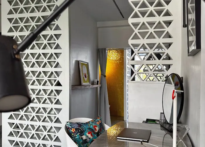 Siri Designer 3-storey Townhouse With Garden And Luxury Amenities Holiday home