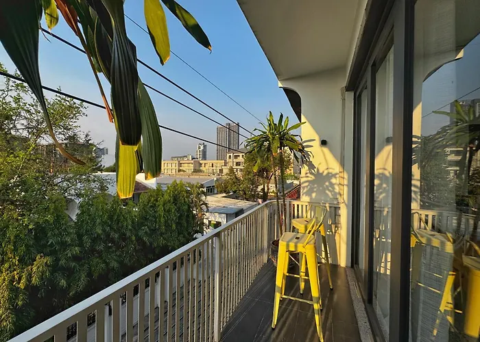 Siri Designer 3-storey Townhouse With Garden And Luxury Amenities Holiday home *
