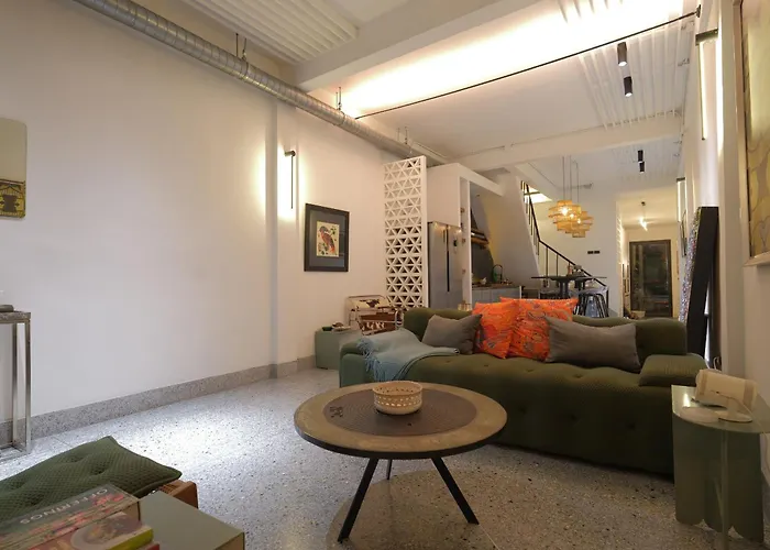 Siri Designer 3-storey Townhouse With Garden And Luxury Amenities