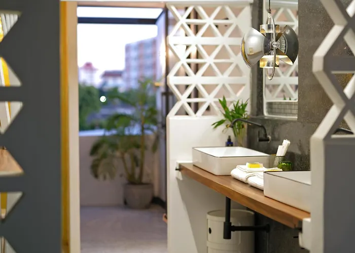 Siri Designer 3-storey Townhouse With Garden And Luxury Amenities Holiday home Bangkok