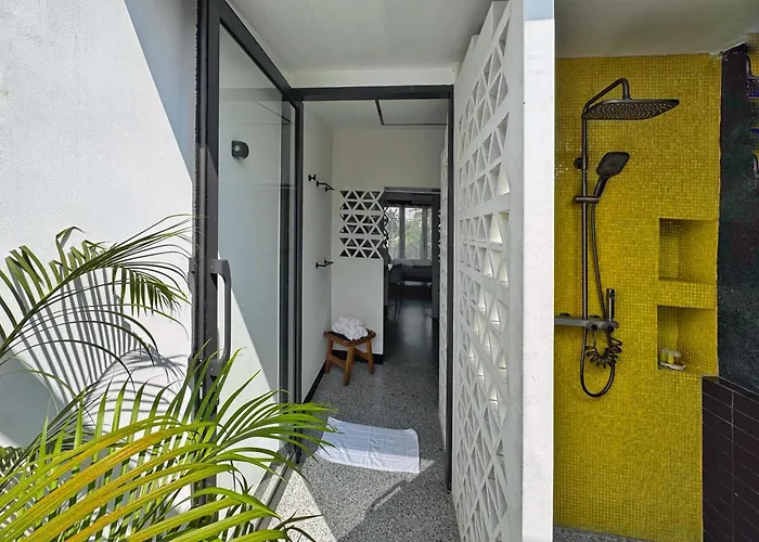 Siri Designer 3-storey Townhouse With Garden And Luxury Amenities Banguecoque