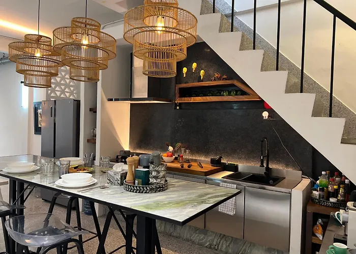Siri Designer 3-storey Townhouse With Garden And Luxury Amenities Holiday home *
