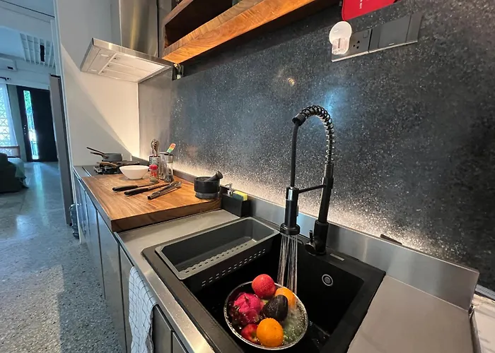 Siri Designer 3-storey Townhouse With Garden And Luxury Amenities Holiday home Bangkok