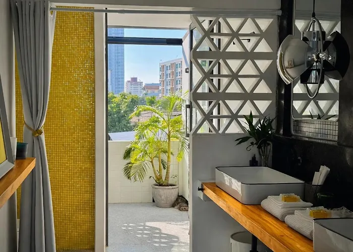 Siri Designer 3-storey Townhouse With Garden And Luxury Amenities Holiday home Bangkok