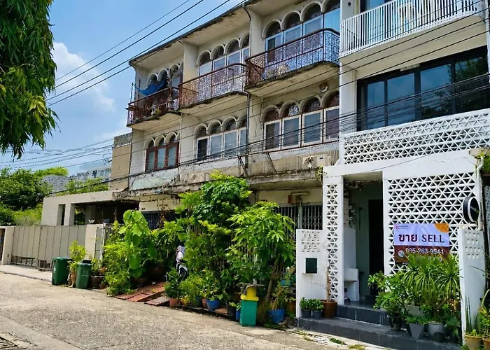 Casa de férias Siri Designer 3-storey Townhouse With Garden And Luxury Amenities